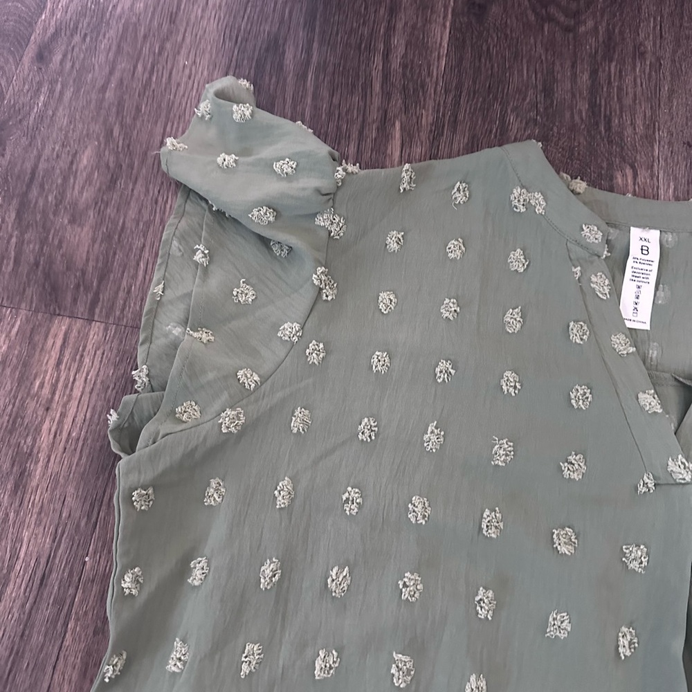 Green Floral Women's Top - Picture 2 of 4